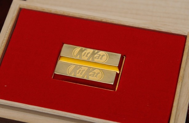 【写真を見る】総製作費200万円以上をかけた「純金のキットカット」