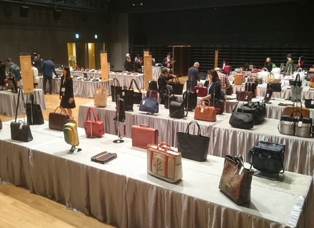 ジャパンレザーアワード受賞作品を展示・販売