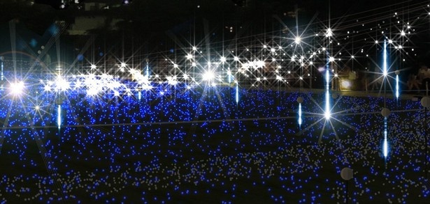 スターライトガーデン2015：高さと臨場感を創り出す「星空イルミネーション」。LEDはライト一つ一つの調光をコントロールでき、イルミネーションとして初めて導入される