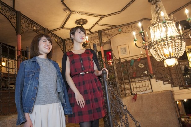 外観にふさわしいゴージャスな店内