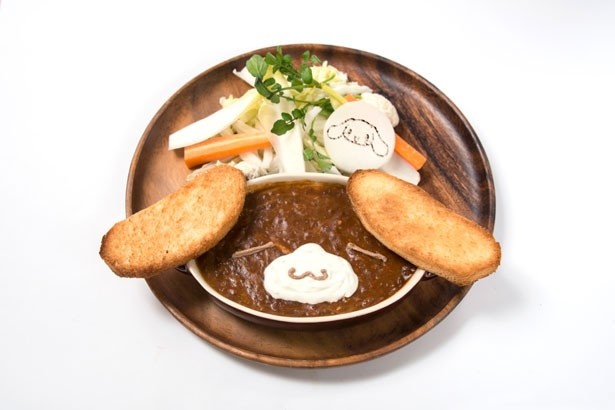 「カプチーノのお昼寝ビーフシチュー」(税抜1280円)。口周りの白いフチは生クリームで出来ている。パンをシチューにつけて味わおう