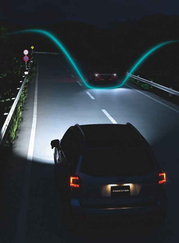 アダプティブドライビングビームは、ハイビームで走行時していても、前方車両に眩しさを与えないように自動で照射範囲をコントロールしてくれる