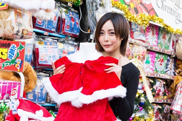 ふわりと広がるケープがかわいらしい、PARTYDOLLキュートサンタ(3218円)