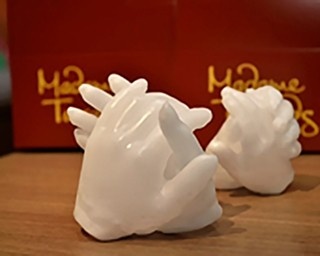 「いい夫婦の日」に握手！世界に一つの記念品プレゼント