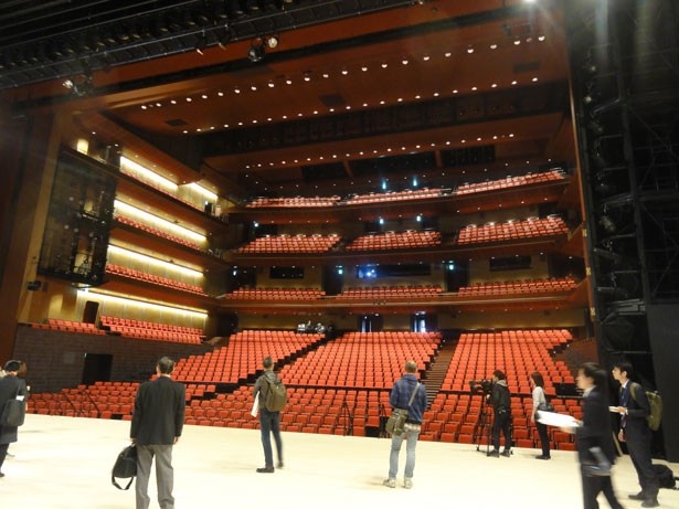 「メインホール」は最新の設備を整え、本格的なオペラやクラシック演奏にも対応したホールに