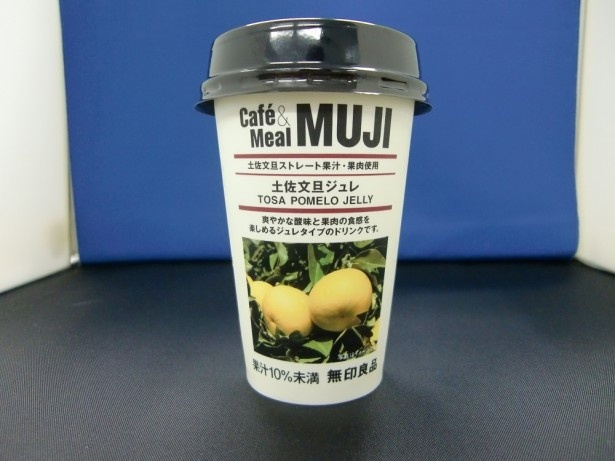 ｢土佐文旦ジュレ｣(198円)。ブンタン果肉特有のシャキっとした食感や酸味、ほのかな苦味を感じるジュレタイプのドリンク