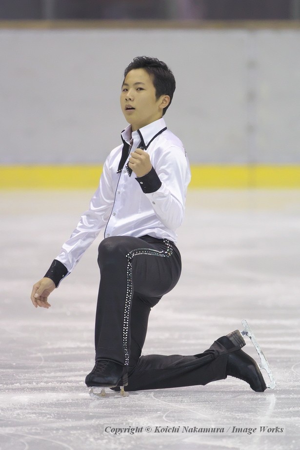 満足の行く演技に、思わずガッツポーズを見せる本田太一