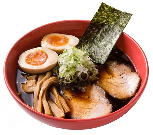 【写真を見る】お馴染み富山ブラックラーメン