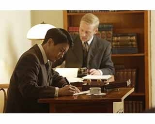 札幌シャンテで映画「杉原千畝」衣装＆パネル展を開催