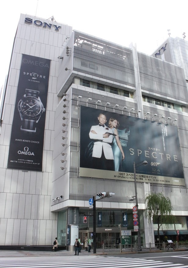 銀座・ソニービルには巨大ポスターが登場!