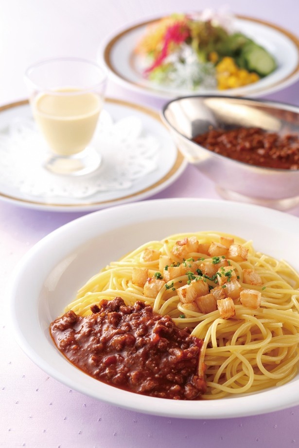 レストラン コンチネンタルの「ヒーリングランチ」(1200円)では、「池田町産つくね芋入りミートソーススパゲッティ」と「十勝産コーンのクリームスープ」を提供