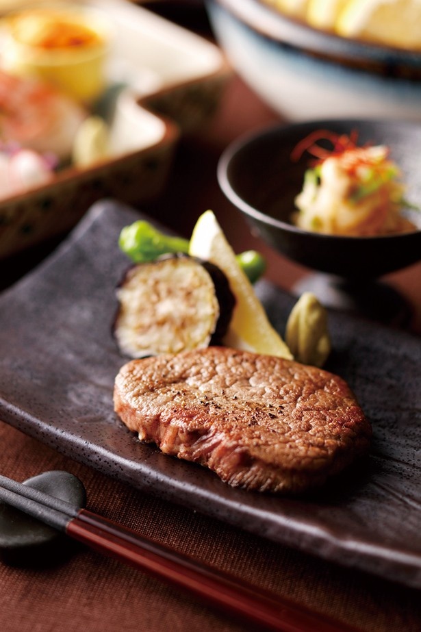 きょうど料理亭 杉ノ目のディナーメニュー「北海道味めぐり会席」の焼物「いけだ牛のヒレステーキ」