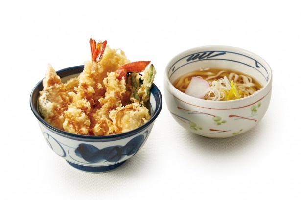 ｢冬小町(小天丼と小うどんのセット)｣(820円)。陸奥湾産のホタテ、サーモン、エビ、イカ、インゲンの小天丼＆小うどん