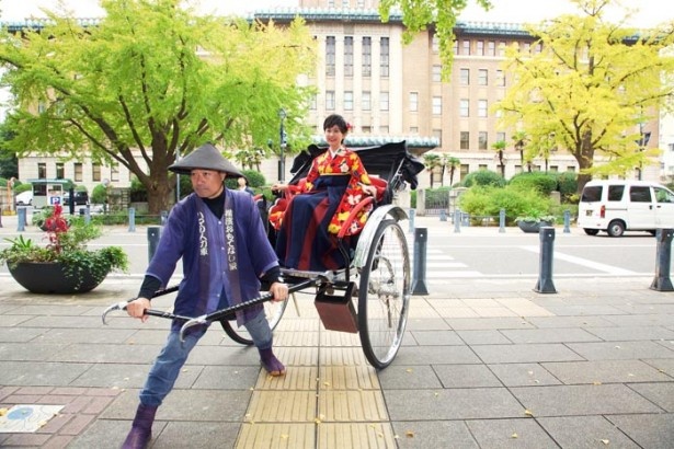 ハイカラな袴スタイルで、横浜の紅葉を巡ろう