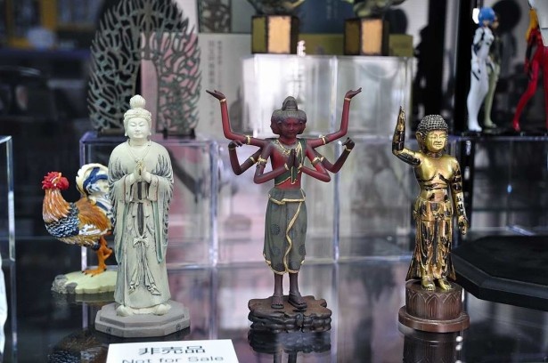 これは非売品の国宝たち。金箔の剥落具合までリアルに再現されている