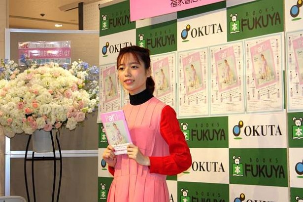 同ブックでは、入浴シーンや背中見せセクシーショットも公開！