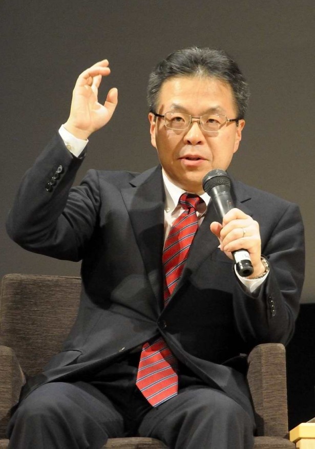 トークセッションのモデレーターを務めた世耕弘成参議院議員