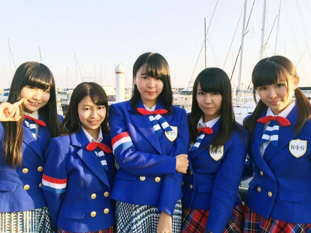 神戸のご当地アイドル・KOBerrieS♪（コウベリーズ）から間中芽衣さん（写真右から2番目)と伊藤優里さん(左から2番目)もゲストで出演