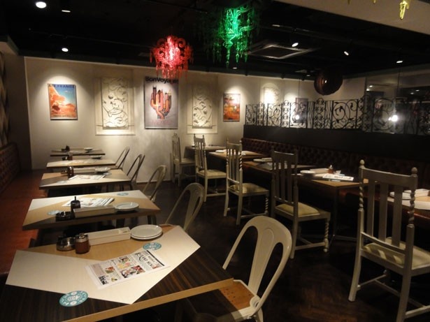 明るい店内なので、女性だけでも気軽に入りやすい 【MEXCOLA 茶屋町】