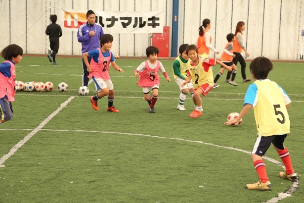 前園 福西ら元サッカー日本代表選手が親子とガチ練習 ウォーカープラス