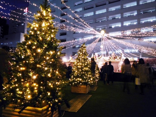 12月25日(金)まで福岡市役所前広場がクリスマスイルミネーションで彩られ、ヨーロッパのマーケットの雰囲気に変身！