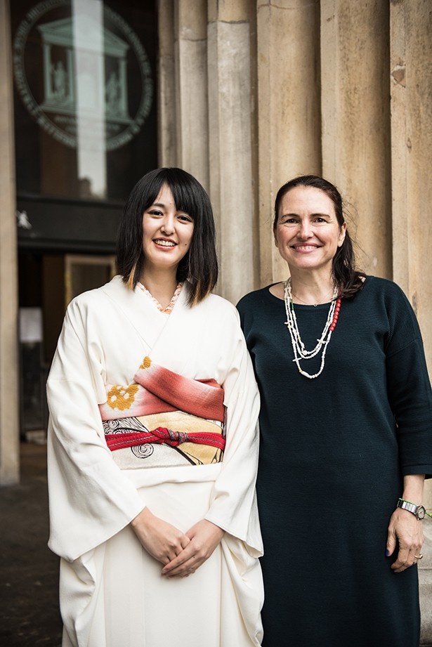 大英博物館の日本美術キュレーターのニコル・クーリッジ・ルマニエール氏との1枚