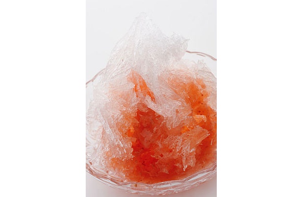“究極のかき氷”はコレだ！「天然氷のとちおとめシロップがけ」(580円/ソフトクリームBAR)