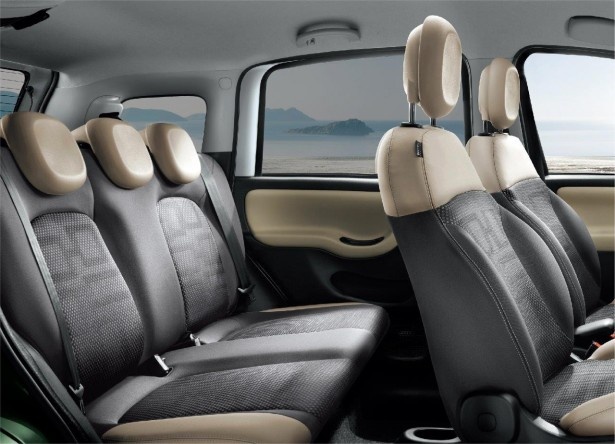 【写真を見る】「Fiat Panda 4x4 Terra」のインテリア