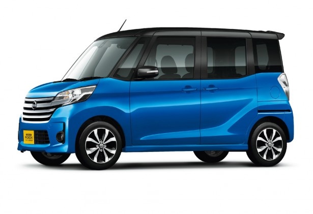 【写真を見る】ハイウェイスターXがベースとなった特別仕様車では、オーシャンブルーにブラックルーフを採用したクールな2トーンカラーが用意された