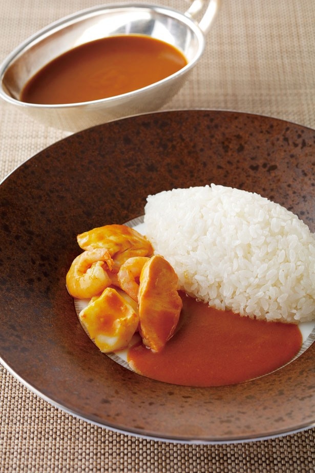 レストラン コンチネンタルの「ビジネスランチ」(1200円)では、「サンタランドのまちから届いた海の幸のきまぐれカレー」が味わえる