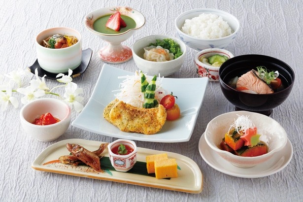 きょうど料理亭 杉ノ目のランチコース「初氷御膳～広尾町から～」(全10品・2100円)では「広尾町産鱈の香草パン粉揚げ すだちとトマトのソース」や「広尾町産ししゃもの山椒煮」が味わえる