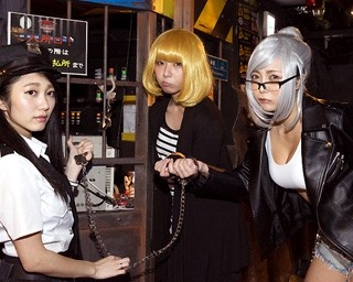 コスプレ美女を手錠で拘束！監獄レストランを潜入取材
