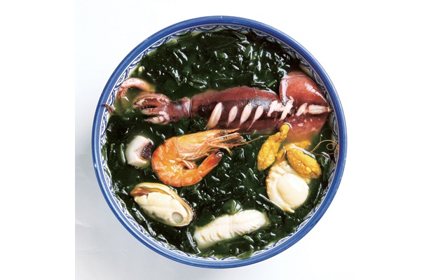 8種類の海の幸が入った「塩味浜ちゃんぽん」