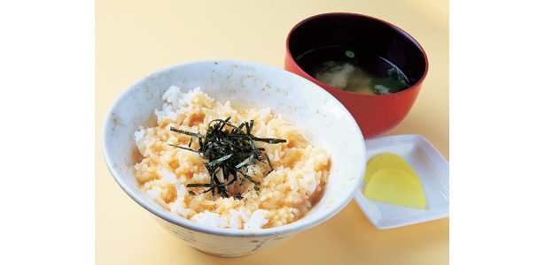 メニューすべてが卵かけごはんという、卵かけごはん専門店「たまらん堂」のぶっかけ生卵ご飯（中）。なんと330円！