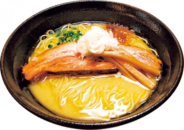 福島県の三大ブランド鶏を贅沢に使ったスープに、低加水ストレート麺が相性は抜群！福島ラーメン組っ！獅子奮迅隊の「福島鶏白湯」