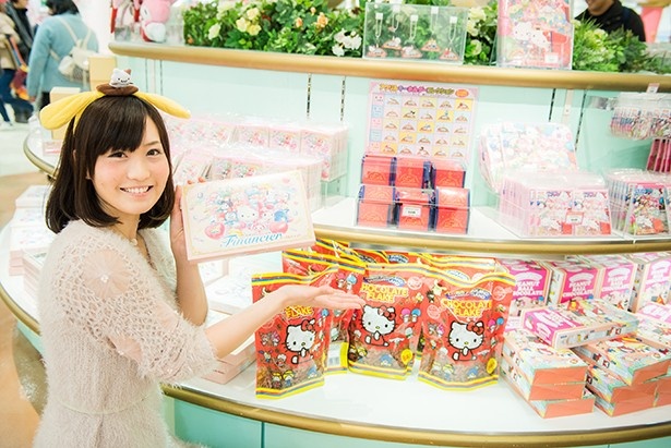 「ずっとすき。これからもだいすき。」というメッセージを込めた25周年のキービジュアルは、歴代のキャラクターが集合