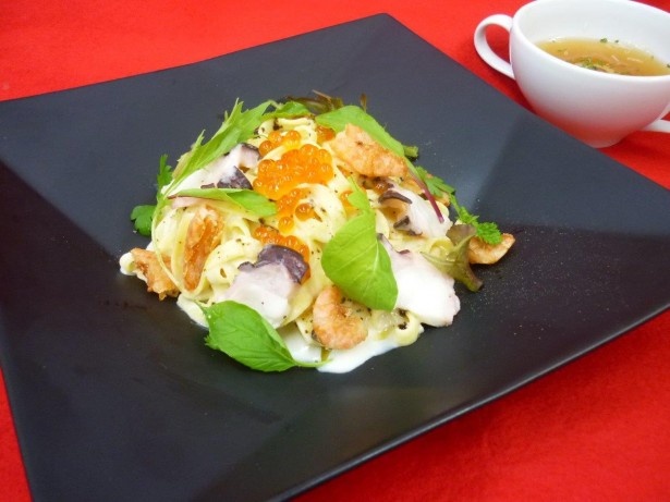 砂川SA上り線の「北のパスタ男爵のソース」(1080円)が、審査委員特別賞