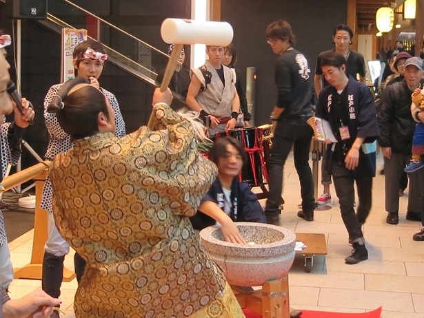 【写真を見る】餅つき大会など、イベントが盛りだくさん