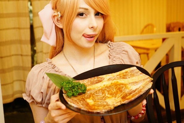 高円寺の焼き肉店「MEAT MARKET」でも実食リポートに挑戦した時の様子