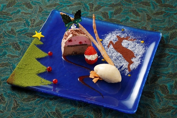 【写真を見る】デザートもクリスマス仕様に