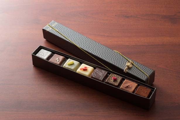 【写真を見る】宝石のようなチョコが並ぶ「セルリアン・セレクション2016」(10個入り2900円、8個入り1800円)