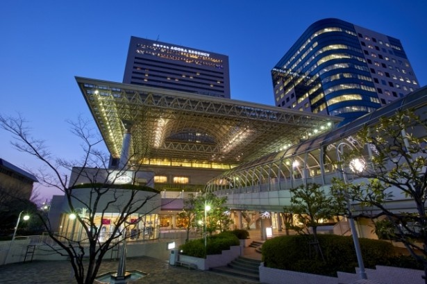 【写真を見る】「堺市の迎賓館」と例えられ、アーバンリゾートならではの高級感に溢れたホテル