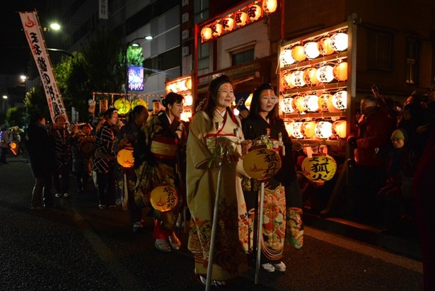 除夜の鐘とともに王子を練り歩く 狐の行列 とは ウォーカープラス