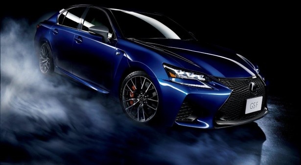 「東京オートサロン2016」の「LEXUS」ブースでは、11月25日に発売されたばかりの高性能スポーツセダン「GS F」(1100万円)を展示