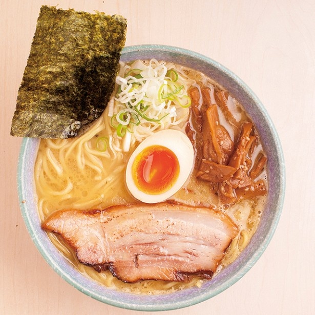 信州鶏白湯 気むずかし家はクリーミーな鶏白湯の旨味の中に魚介も効いた個性的な一杯を予定