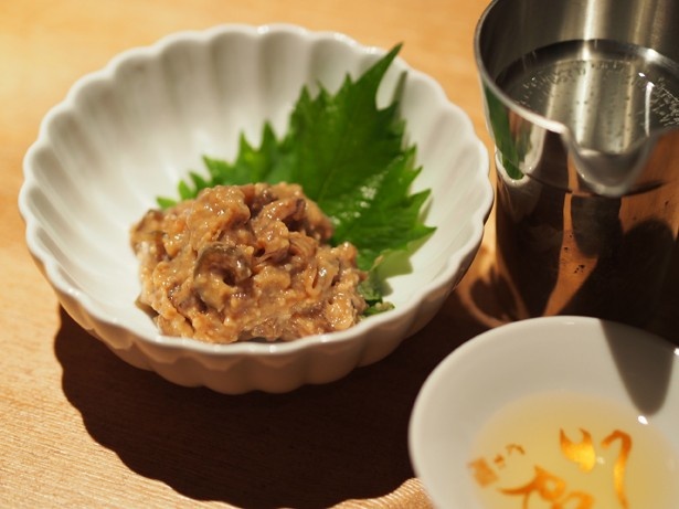 【写真を見る】おつまみには日本酒と相性のいいフードを提供