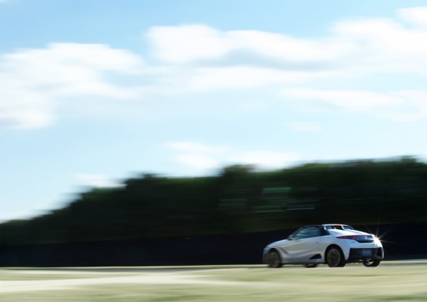 「S660 α」オプション装着車(プレミアムスターホワイト・パール)