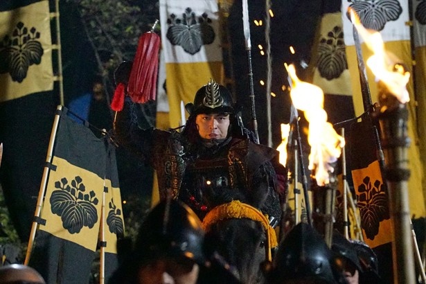 山田の威圧感に圧倒されそう!