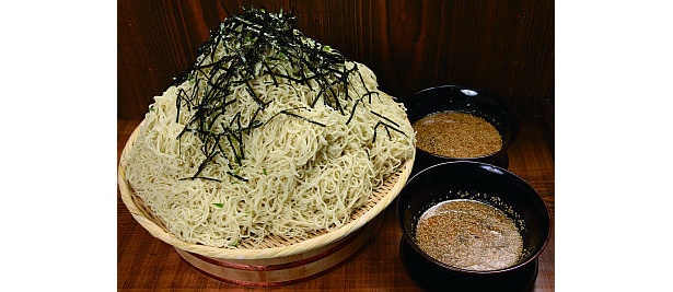 高さ30cmで700円!?これがり「つけめん クレーター盛」だ！