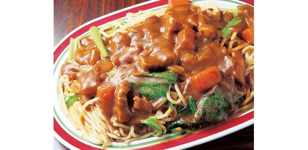 和風ダシと塩コショウで味を調えたスパゲティに中辛のカレーをたっぷりかけた「インディアン（フジヤマ）」（800円）も「ビバ！スパゲッティ富士山」のオススメ